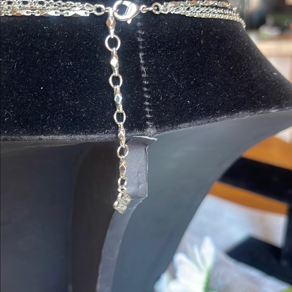 Unsigned Vintage Silver Tone Necklace - Picture 3 of 4